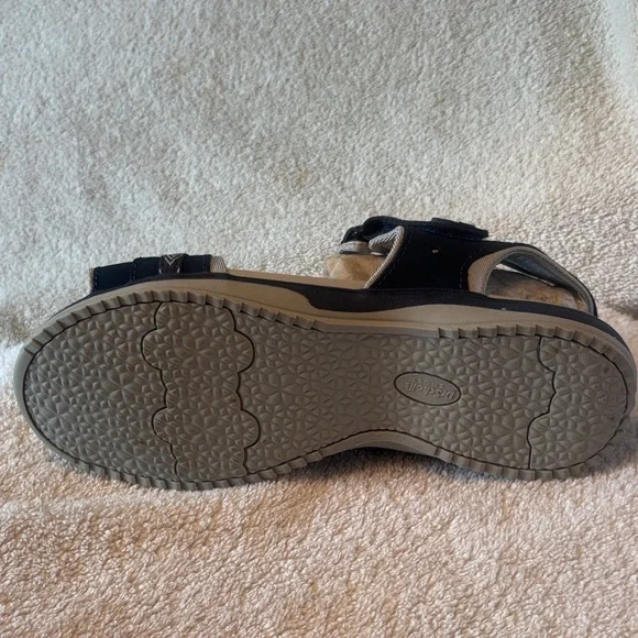 Stylish Navy Sandals for Women (New without tags!) - Picture 11 of 13